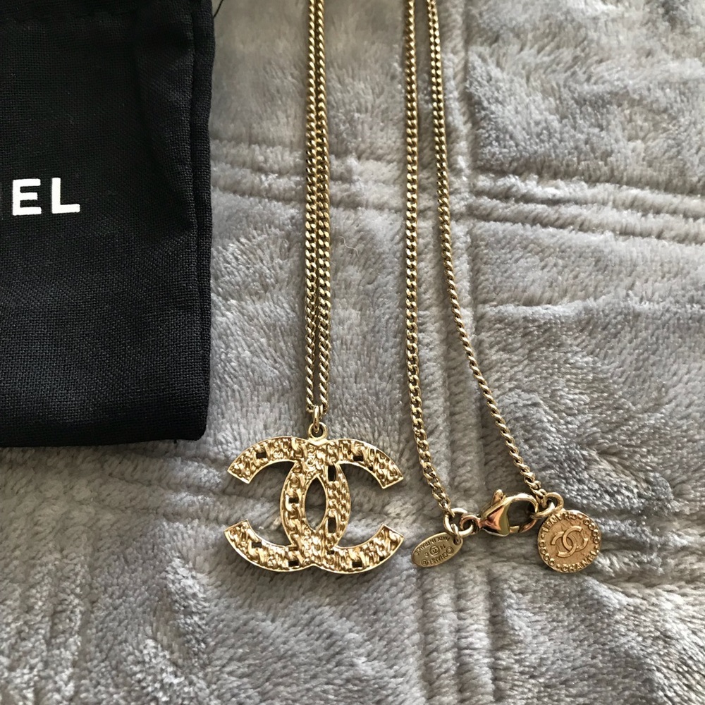 1000% Guaranteed AUTHENTIC Chanel Necklace